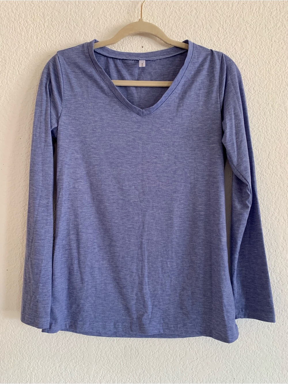 Women’s V-Neck Long Sleeve Tee in Heather Blue